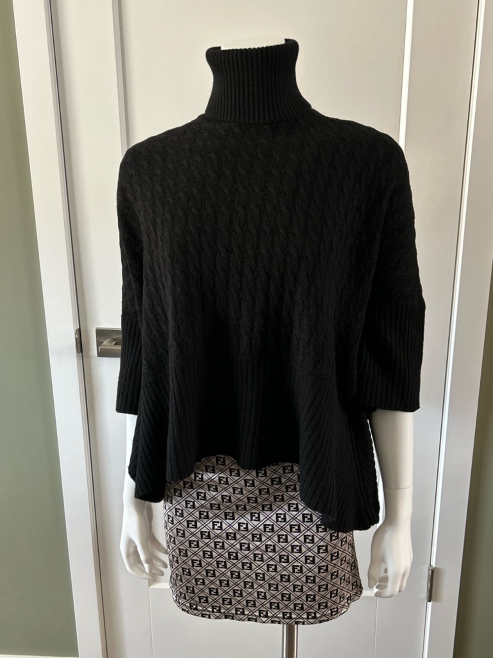 MaxMara Virgin Wool Poncho Sweater S/M Black Turtleneck - Picture 15 of 15